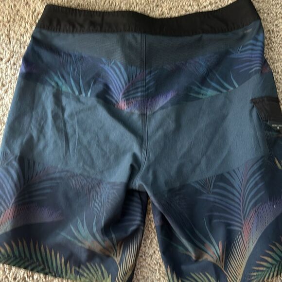 Ocean current mens swimsuit. Size 32 - Picture 3 of 5